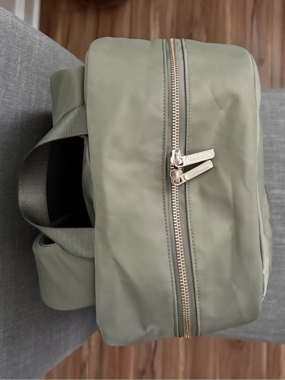 Lululemon Everywhere Backpack 22L
Metal Hardware - Picture 2 of 4